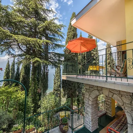 Hotel Gardasee With View Pai