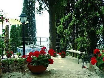 Hotel Gardasee With View Pai