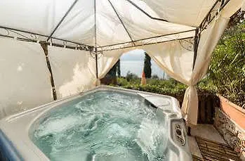 Hotel Gardasee With View Pai